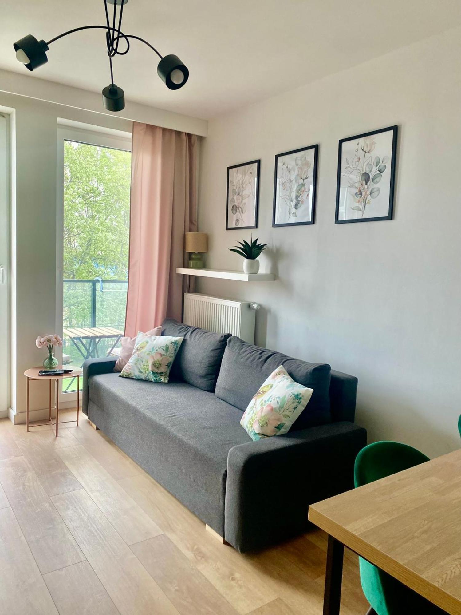 Airport Green Apartment Kl21 - Air Condition & Free Parking وارسو المظهر الخارجي الصورة