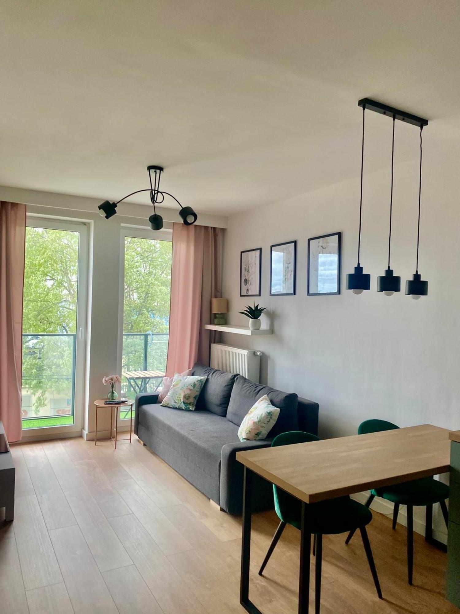 Airport Green Apartment Kl21 - Air Condition & Free Parking وارسو المظهر الخارجي الصورة
